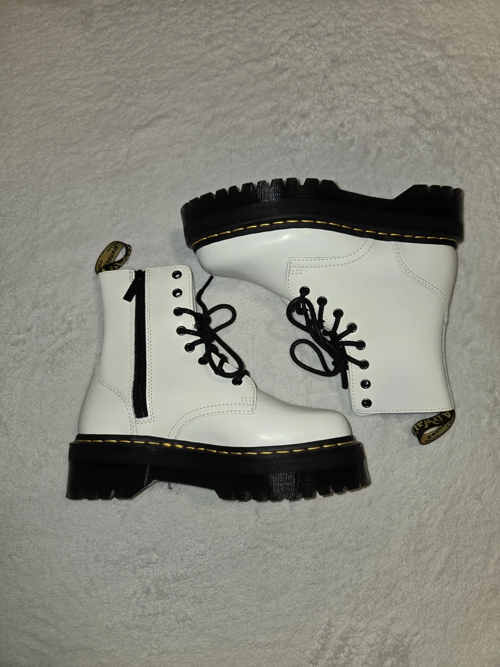 Airwalk White Combat Boots with Black Sole and Yellow Stitching - Mens Size 7